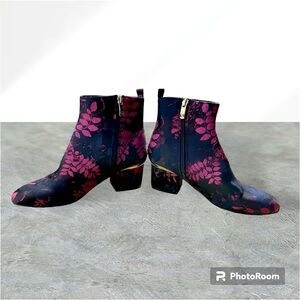 Liz Claiborne Floral Block Heel Gina Bootie size 5